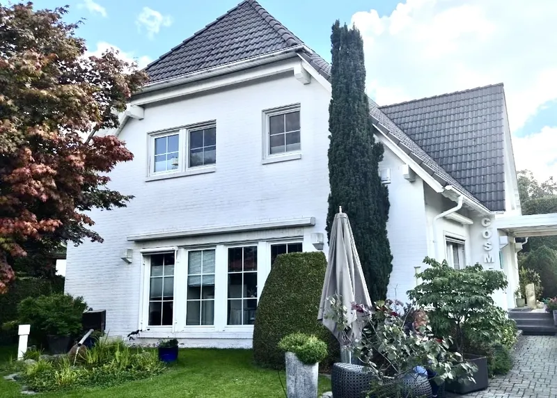 Wohnen im Grünen: Großzügige 3 -Zimmer-Wohnung mit 115 qm in ruhigen Lagen — photo 1